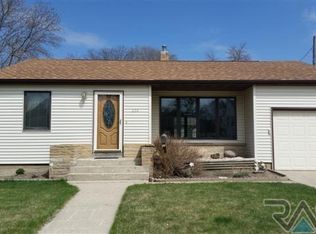 315 2nd St SW, Pipestone, MN 56164
