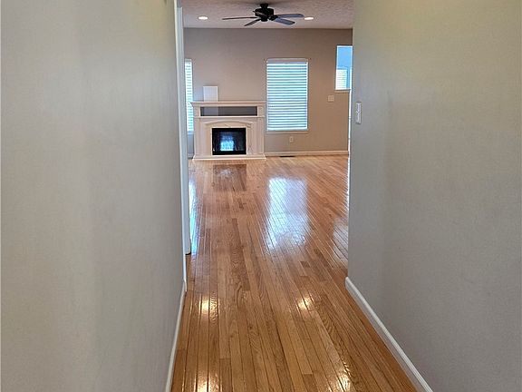 4th image of 4362 Bergamot Dr