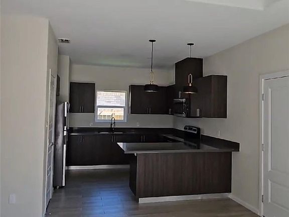 5th image of 909 Mahala Ave