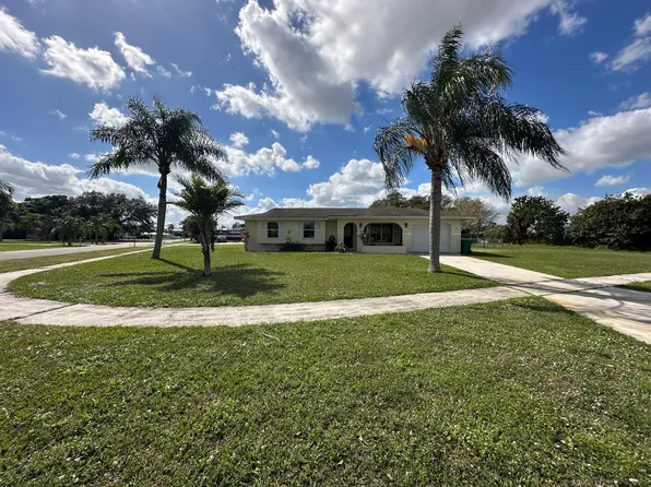 802 SW Ivanhoe Drive, Port St Lucie, FL 34983