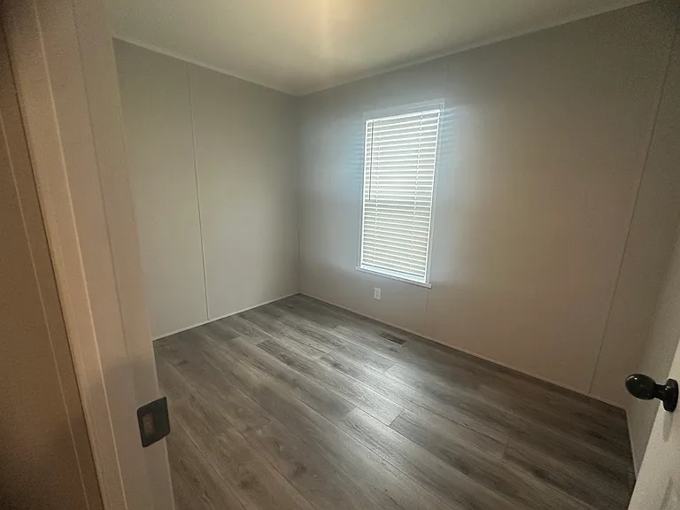 588 Hamilton St — Photo 7