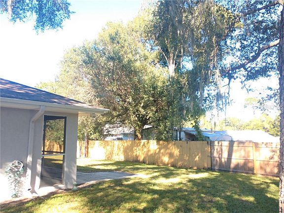 3rd image of 415 Baffin Dr