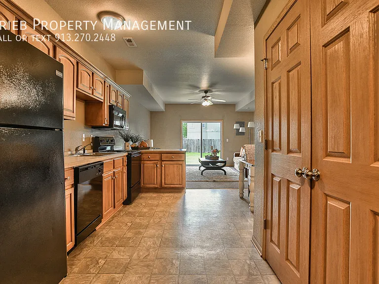 824 Woodson Ct — Photo 7