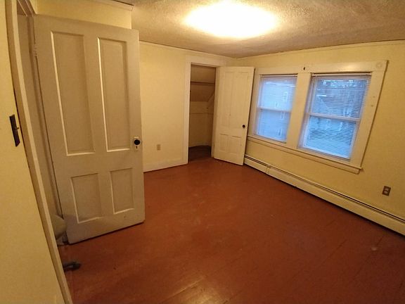 4th image of 33 Farley St Floor 3