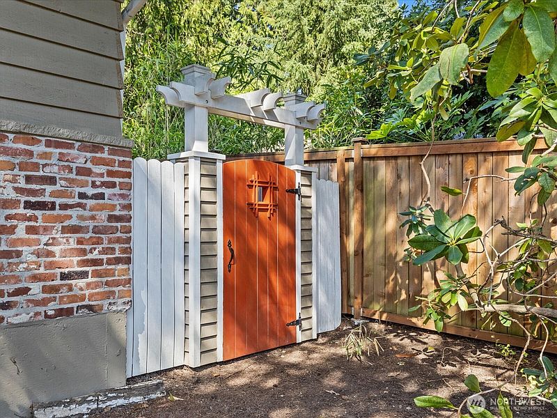 5th image of 10610 NE 190th Street