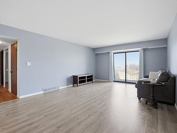 4th image of 2371 Deerpath Dr Unit 305