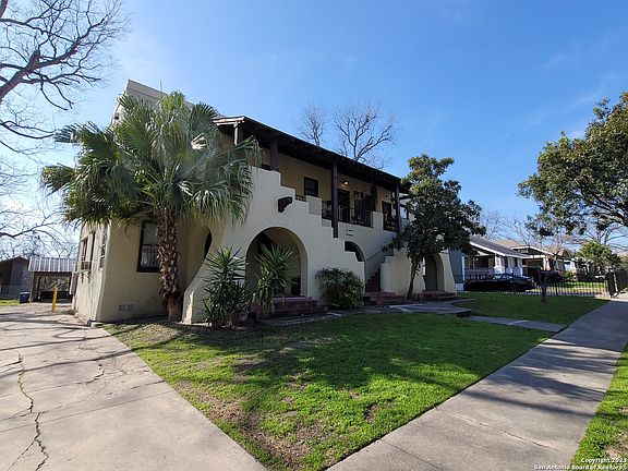 3rd image of 810 W CRAIG PL
