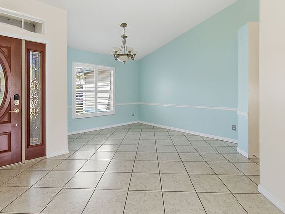 Entryway - Dining Room