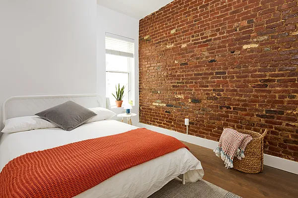 Rented by Venn NY Inc | media 70