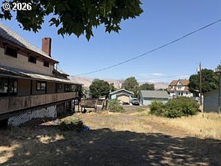4th image of 615 E 10th St