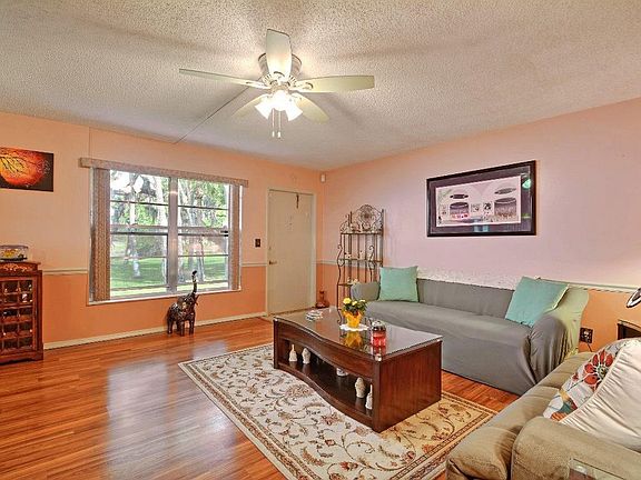 5th image of 8 Vista Gardens Trl