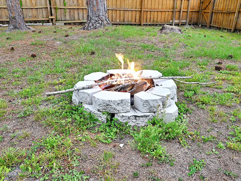 400 Calabria Ave SE — Photo 36