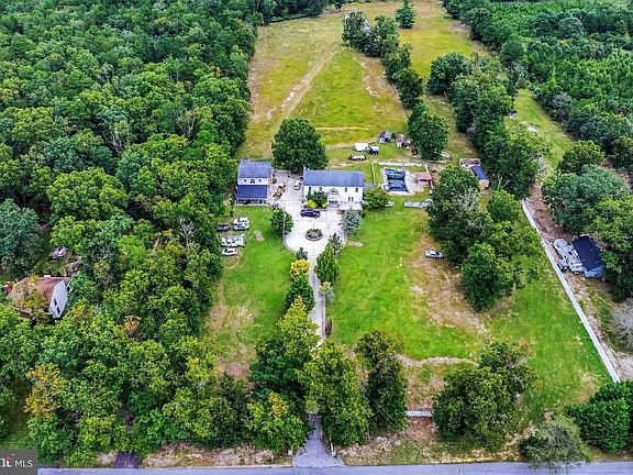 3rd image of 3056 Jackson Rd