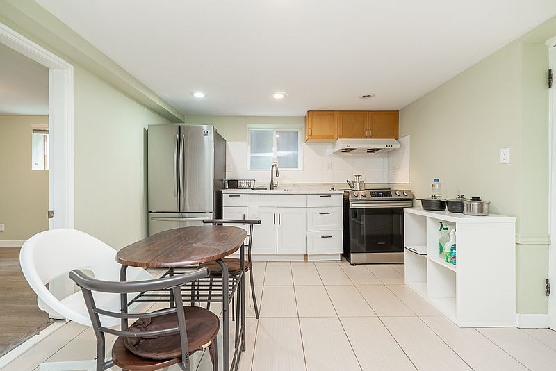 Burnaby Apartment for rent - 2 Bedrooms — photo 10