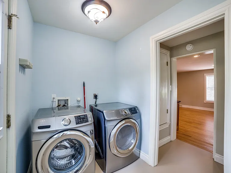 208 S Winston Ln — Photo 21