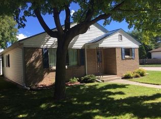 1604 Ahrens St, Manitowoc, WI 54220