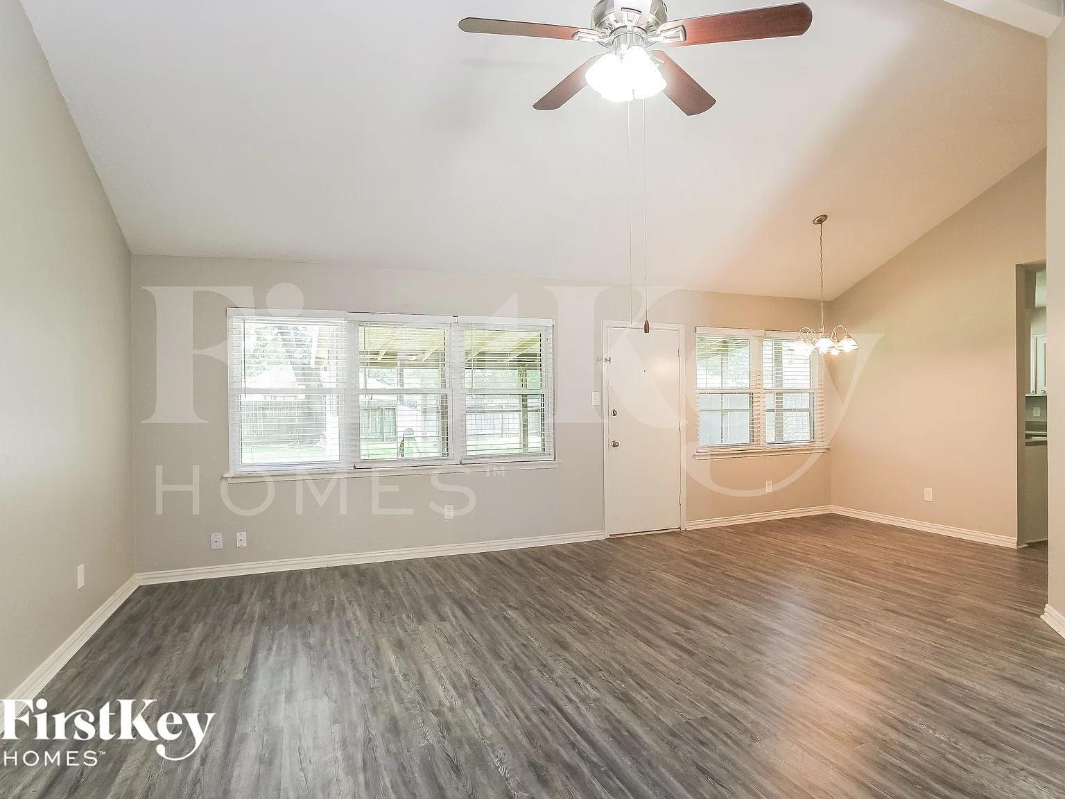 3 bed, 2.0 bath, 1238 sqft, $1,495 — Photo 3