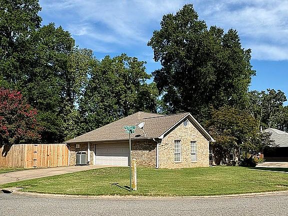 3rd image of 485 Whitney Woods Rd
