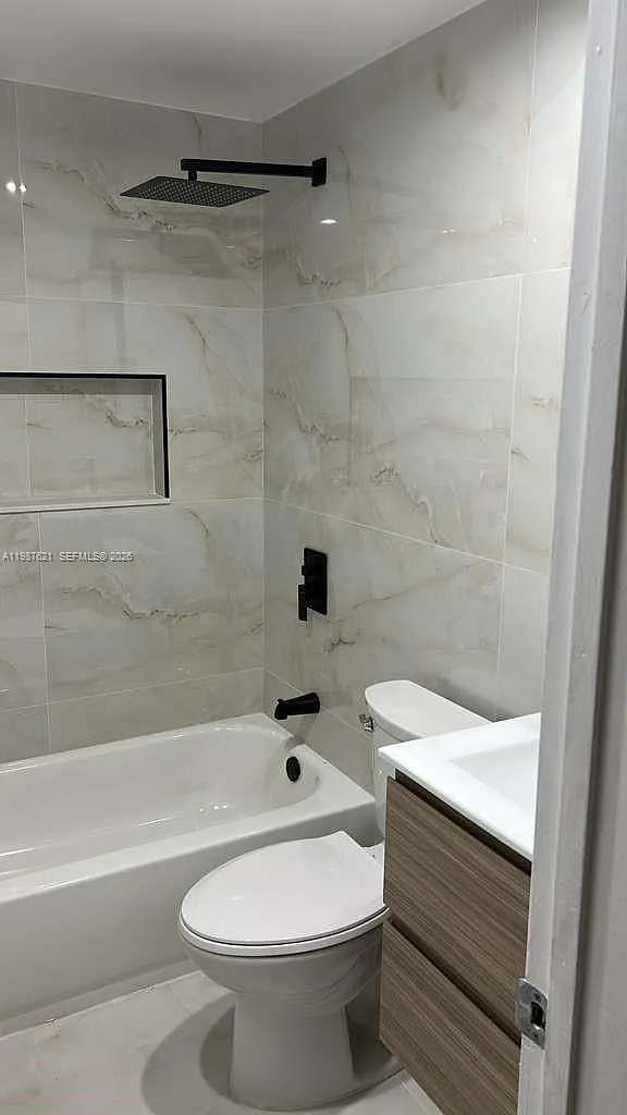 630 SE 3rd Pl Hialeah, FL 33010 — Photo 3