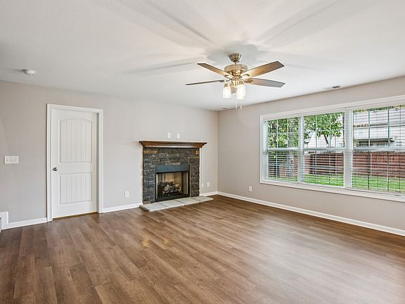 3rd image of 1213 Gentry Dr