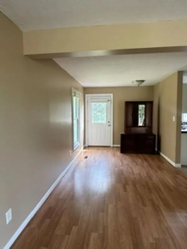3 bed, 2.0 bath, 1400 sqft, $1,900 — Photo 4