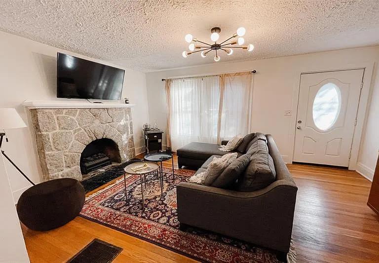 1408 Memorial Dr SE #UPSTAI — Photo 6