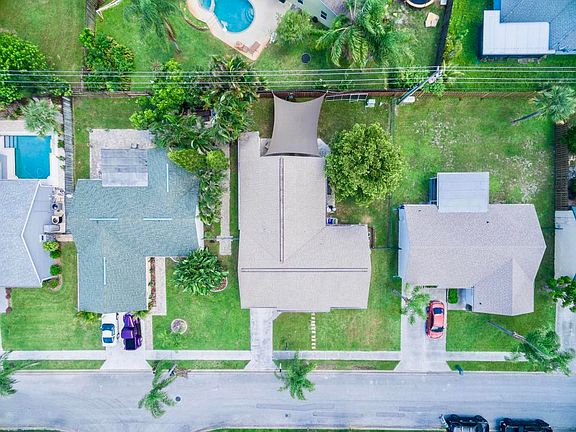 3rd image of 123 Deerfield Dr