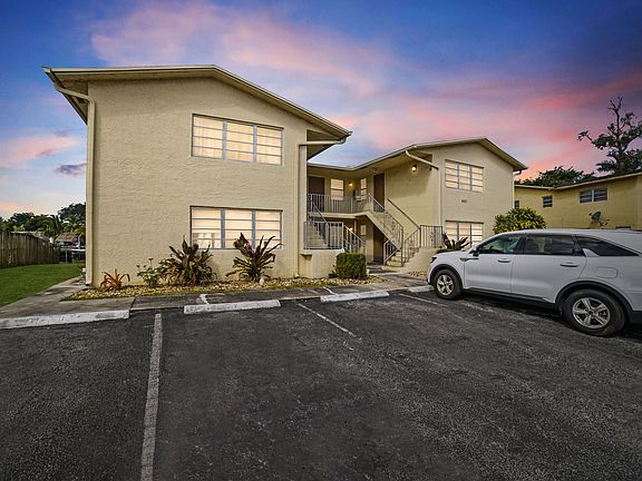 3rd image of 461 Sunshine Dr #6