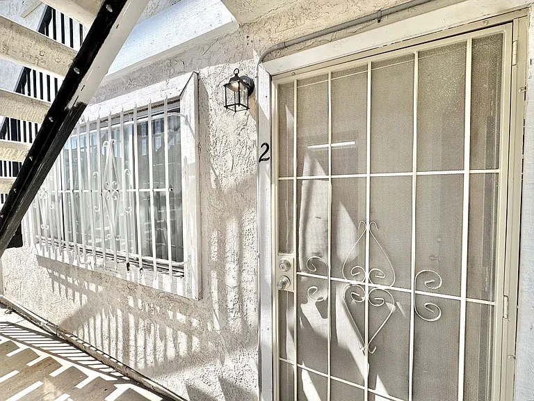 39th Street (Senior/Disabled) — Photo 12