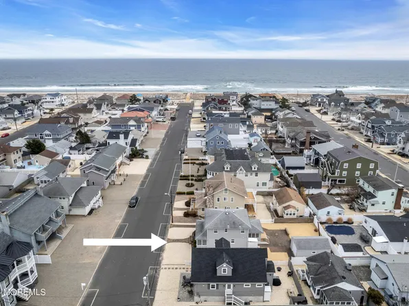 22 Virginia Ave, Lavallette, NJ 08735