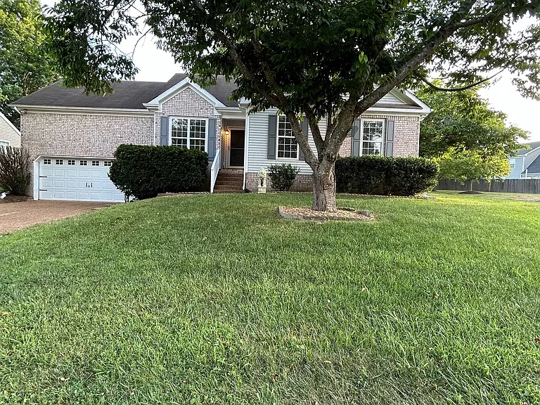 Beautiful 3 bed/2 bath/bonus room home on corner lot