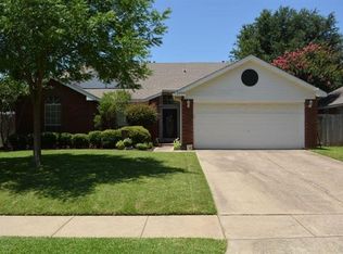 2038 Willowood Dr, Grapevine, TX 76051