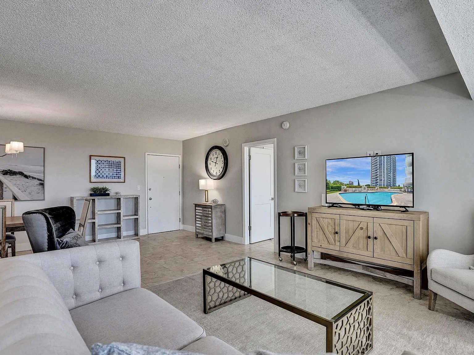 2 bed, 2.0 bath, 1200 sqft, $3,600 — Photo 4