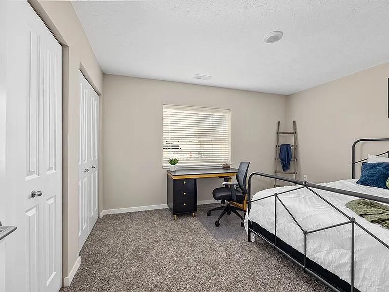 The Summit Apartments — Photo 5