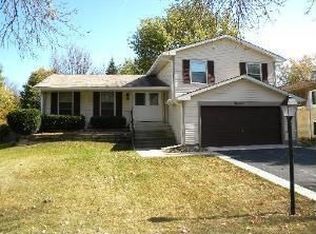 19 Essex Ln, Cary, IL 60013