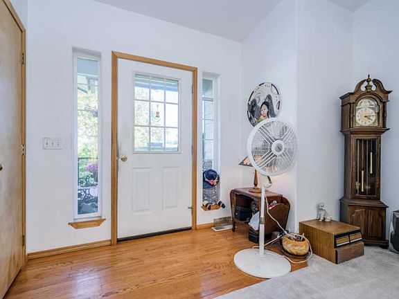 4th image of 985 W Sheridan Ave