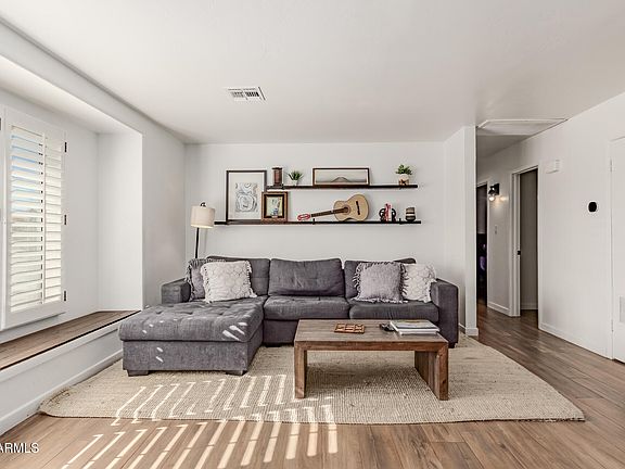 3rd image of 8602 E CAMBRIDGE Avenue