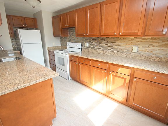 Hardwood 2 Bedroom