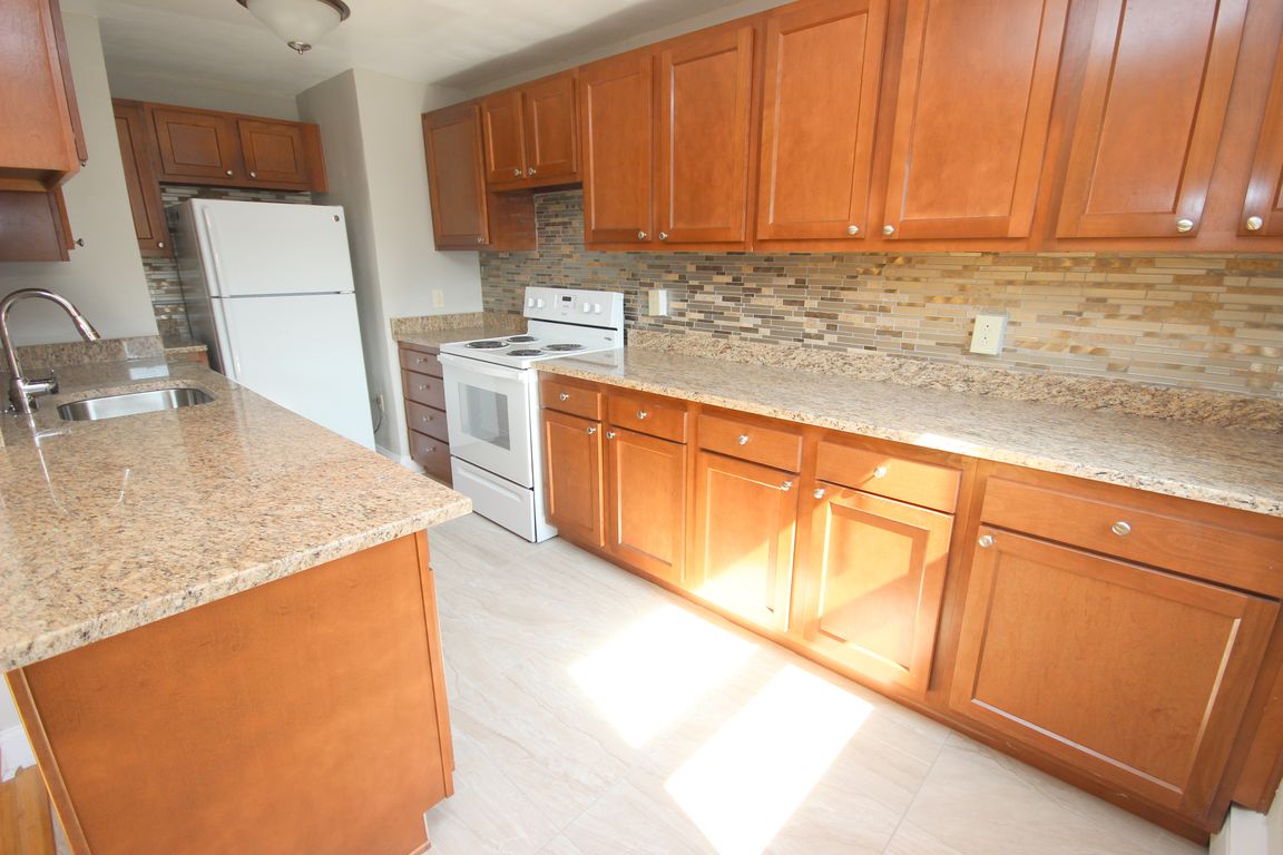 Hardwood 2 Bedroom