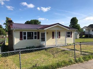 122 Johnson St, Oak Hill, WV 25901