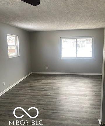 4th image of 2454 Winfield Ave
