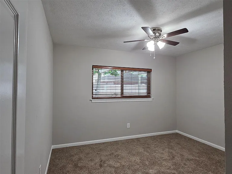 8706 Chelsworth Dr — Photo 16
