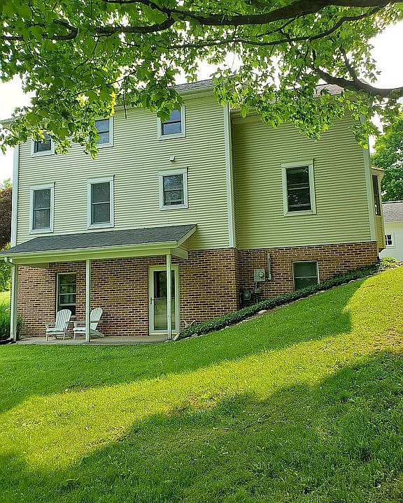 2nd image of 120 W Vernon St
