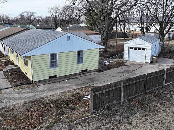 4th image of 1322 E 10th Ave