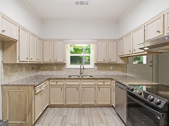 2nd image of 721 Belmont Rdg