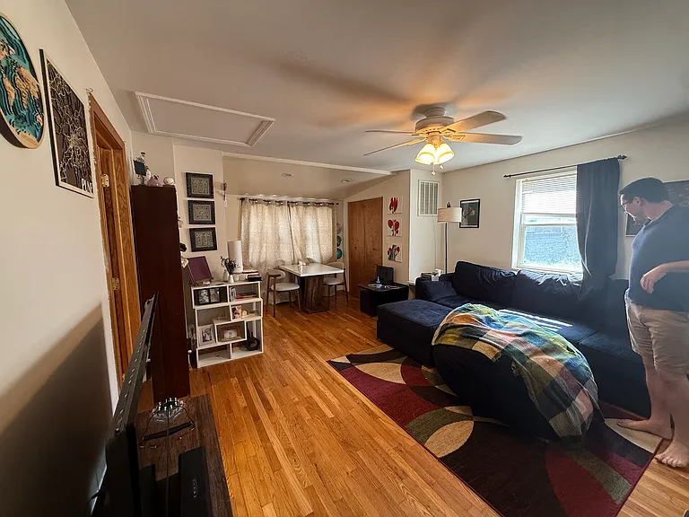 942 W 34th St — Photo 5
