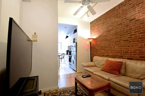 Rented by Bond New York | media 82