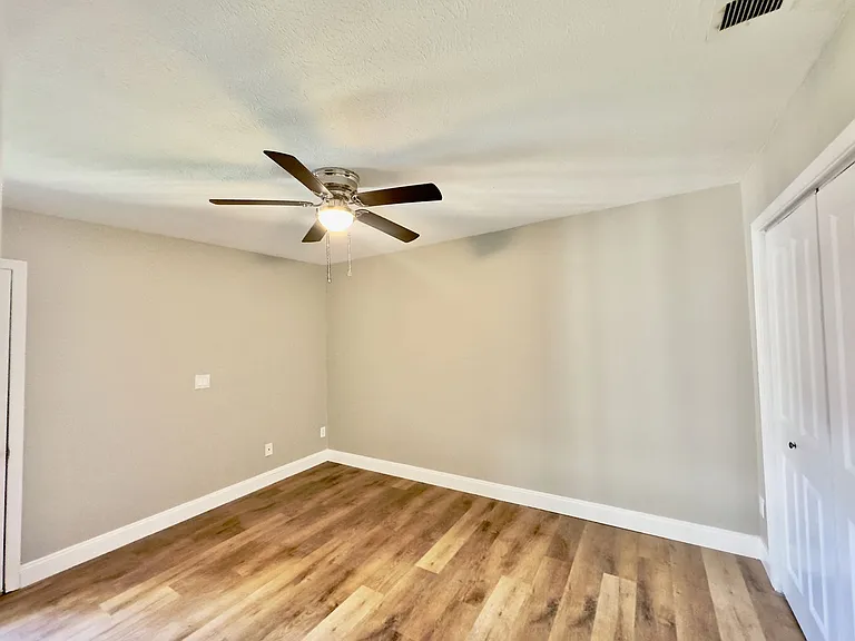 138 Bonnie Ln — Photo 11