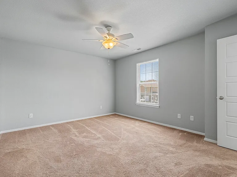 818 Baker St NW — Photo 8