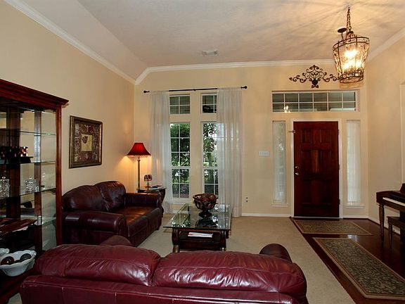 5th image of 146 N Hawthorne Hollow Cir